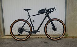 Salsa Cutthroat V2, i9 Naben, Sram XX1 AXS, Tailfin, Rogue Panda | High-End Custom-Aufbau (XX1 AXS / i9 / Carbon) | velomarkt.ch
