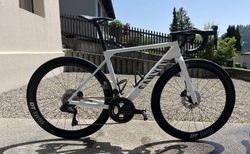 Canyon Ultimate CF SLX 8 Di2 Speed | neuwertiges Canyon Rennvelo. Neupreis: 5799.- | velomarkt.ch
