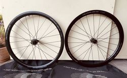 SHIMANO DURA ACE LAUFRADSATZ | SHIMANO DURA ACE WH-R9270-C36 28" TUBLESS DISC | velomarkt.ch