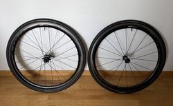 Zipp 303 Firecrest Laufradsatz | Felgenbremse, Tubular | velomarkt.ch