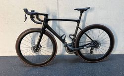 Airstreeem Triple EEE SL Disc | SRAM Force mit Powermeter bis ca. 1.75 cm | velomarkt.ch
