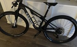 Canyon Lux World Cup CF Young Hero – XS – Carbon XC-Fully | TOP ZUSTAND | velomarkt.ch