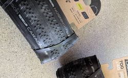 2x Hutchinson Caracal Race 40mm Gravel Reifen | Neu, Schnellster Gravel Reifen!? | velomarkt.ch