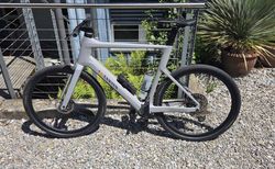 Canyon Roadlite:ONfly CF 9 LTD | Super Canyon E-Bike Stadtflitzer | velomarkt.ch