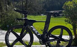 Felt IA Carbon Triathlon-/Zeitfahrrad | TT-Bike mit Vollausstattung | velomarkt.ch