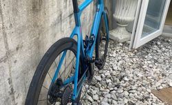 BMC Roadmachine 01 Three | Das Endurance-Rennrad mit Aero-Looks | velomarkt.ch
