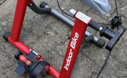 Indoor Trainer | Für Velo mit Schnellspanner | velomarkt.ch