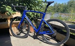 Pinarello F5 | Blau mit Carbonrädern | velomarkt.ch