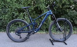 Super leichtes Fully Carbon eBike Trek Fuel EXe 9.8 GX AXS, 2025, Wireless-SRAM Schaltwerk | Top Fahrgefühl wie ein MTB ohne Motor - 19kg | velomarkt.ch
