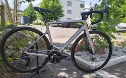 Orbea Orca M30i Rennrad (Di2) Shark Grey | Neuwertiges Occasion Carbon Rennrad mit Di2 | velomarkt.ch