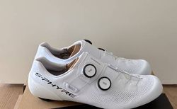 Shimano S-Phyre RC9 (RC903) Rennradschuhe, Weiss, Gr. 43 – neuwertig | Top-Rennradschuh von Shimano | velomarkt.ch