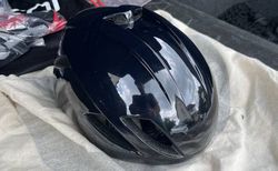 Neuer Ekoi AR14 Helm, Gr. M (54-58cm), ungetragen, Sonderedition Klavierlack | Ekoi AR14 Helm, Gr. M, neu und ungetragen, schwarz | velomarkt.ch
