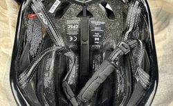Neuer Ekoi AR14 Helm, Gr. M (54-58cm), ungetragen, Sonderedition Klavierlack kaufen in Berne #3 | velomarkt.ch