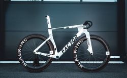 FACTOR ONE Premium Package + Wheels 62 Silver 56 Nimbus Grey |  | velomarkt.ch