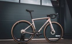 Specialized TARMAC SL8 SW CUSTOM 54 Gloss Viavi Red Gold Over Silver / Satin Metallic Obsidian kaufen in Berne #2 | velomarkt.ch