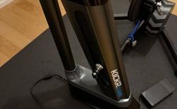 Wahoo KICKR Smart Trainer + KICKR CLIMB – voll funktionsfähig | KICKR ca. 10 J., CLIMB ca. 3 J., beide einwandfrei | velomarkt.ch