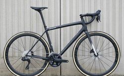 Specialized Aethos | Shimano 105 Di2 | Cadex 42 Wheels | velomarkt.ch
