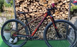Canyon Exceed CF SLX 9.9 Pro Race Grösse S – XX1, RS-1, Duke Carbon – nur 8,6 kg | Racebike mit top Komponenten und nur 8.6kg | velomarkt.ch