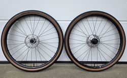 Gravel Laufradsatz Giant SX2 28" | Inkl. Reifen, Bremsscheiben, tubeless | velomarkt.ch