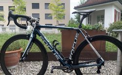 Focus Izalco Carbon Rennrad | Campagnolo Super Record – Carbon Aero Laufräder | velomarkt.ch