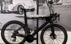FACTOR ONE | ONYX BLACK mit Shimano Dura Ace Austattung mit PM | velomarkt.ch