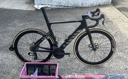 Neues Canyon Aeroad CFR 2026 / RED | Canyon Aeroad CFR 2026 / komplett mit Sram Red | velomarkt.ch