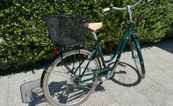 Wunderschönes Velo, Tiefeinsteiger mit Korb und Schloss | Lässiges und Urbanes Velo | velomarkt.ch