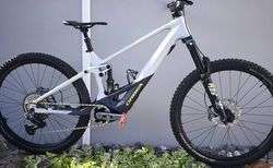 Orbea Wild M11 AXS E-Bike Bosch CX 85Nm 750Wh Carbon Fullsuspension | 9299.- E-Bike zum Schnäppchenpreis nur 1200km | velomarkt.ch
