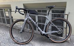 Canyon Grizl CF SL 7 eTap - Carbon Gravelbike - Grösse M | Top Gravel-Bike - elektronische Schaltung | velomarkt.ch
