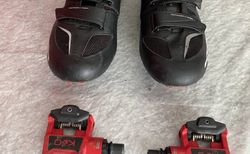 Rennvelo-Pedale LOOK KeO und Schuhe Mavic Ksyrium Elite | Leichte Rennveloschuhe Grösse 43 mit LOOK-Pedalen | velomarkt.ch