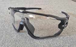 Oakley Jawbreaker Glasses - Photocromic Polished Black | Oakley Jawbreaker Glasses - Photocromic Black | velomarkt.ch