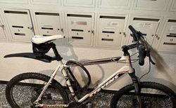 STEVENS MOUNTAIN BIKE | White Stevent mountain bike with front suspension | velomarkt.ch