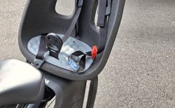 Kinder-Fahrradsitz Thule plus Kinderfahrradhelm kaufen in Berne #2 | velomarkt.ch