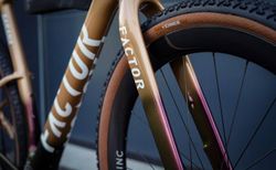 FACTOR Sarana Premium Package + Wheels 46 56 Prismatic Gold kaufen in Bern #5 | velomarkt.ch