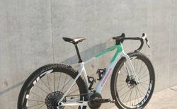 Zipp 303 Firecrest Laufradsatz | Zipp 303 Firecrest Laufräder + 2.1 Thunder Burt | velomarkt.ch