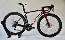 TREK Madone SLR9 Gen 8 in super Zustand | Dura Ace Di2 12 fach, Bontrager Aeolus RSL 51 | velomarkt.ch
