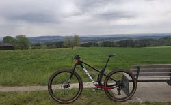 Thömus lightrider tokyo ganbaru (limited Edition) | Top Cross-Country Race fully mit nur 9.5 kg | velomarkt.ch