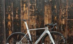 Factor Ostro Vam Red AXS 2026 | Ostro Vam Red AXS E1 | velomarkt.ch