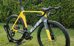 Elves Falath EXP Aero Disc | grau, gelb, 55 cm / 22" (L), SRAM Rival AXS E1 | velomarkt.ch