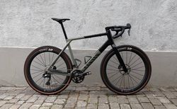 Canyon Grail CF SLX 8 Di2 Gr. L – GRX Di2 / GRC 1400 / 4iiii Powermeter / Pro Cockpit | Canyon Grail CF SLX 8 Di2 Gr. L | velomarkt.ch