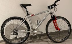 Specialized Stumpjumper Comp – Retro-MTB mit XTR & Manitou SX | Top-Zustand | velomarkt.ch