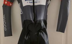 40% auf restliche Original Alpecin Deceuninck Kleider Saison 2025 ! | Kalas | velomarkt.ch
