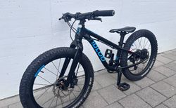 NALOO Hill Bill 20" Kinder MTB, schwarz | gekauft Mai 21 bei Velociped, abzuholen in Kriens | velomarkt.ch