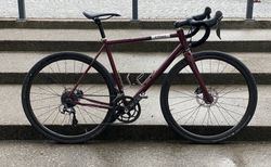 Crema "Schotter" - Gravelbike, Rennrad mit handgefertigtem Stahlrahmen und ENVE Carbongabel | Modernes Allroadbike, Topkomponenten zB Chris King | velomarkt.ch