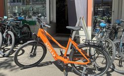 Tour de Suisse Broadway 25 E-Bike 2026 – Bosch CX, 800 Wh, 56 cm | Hochwertiges Tour de Suisse Broadway 25 E-Bike | velomarkt.ch