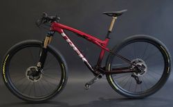 Praktisch neuwertiges Trek Supercaliber 9.9 Slr Xtr Di-2 | Fox kashima/elektronische Xtr di-2/kovee rsl | velomarkt.ch