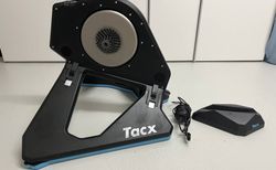 Tacx Neo Smart und Rose Xenon Rennrad | Realistisch Trainieren im Winter wo es warm ist. | velomarkt.ch