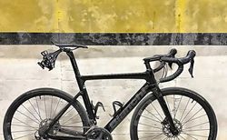 Bianchi Aria Disc Carbon Aero Rennrad Shimano 105 mit Zipp Aerobars | Aero Rennrad aus Carbon mit Scheibenbremsen, Shima | velomarkt.ch