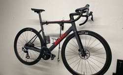 BMC Teammachine SLR01 "56" – Jahrgang 2022 | Top-Ausstattung | Viel Carbon, OSPW, Carbon TI Kettenblätter. | velomarkt.ch
