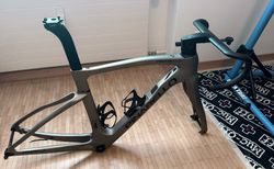 Pinarello F5 Rahmensatz | Pinarello F5 2023 Rahmensatzt und carbon Lenker | velomarkt.ch